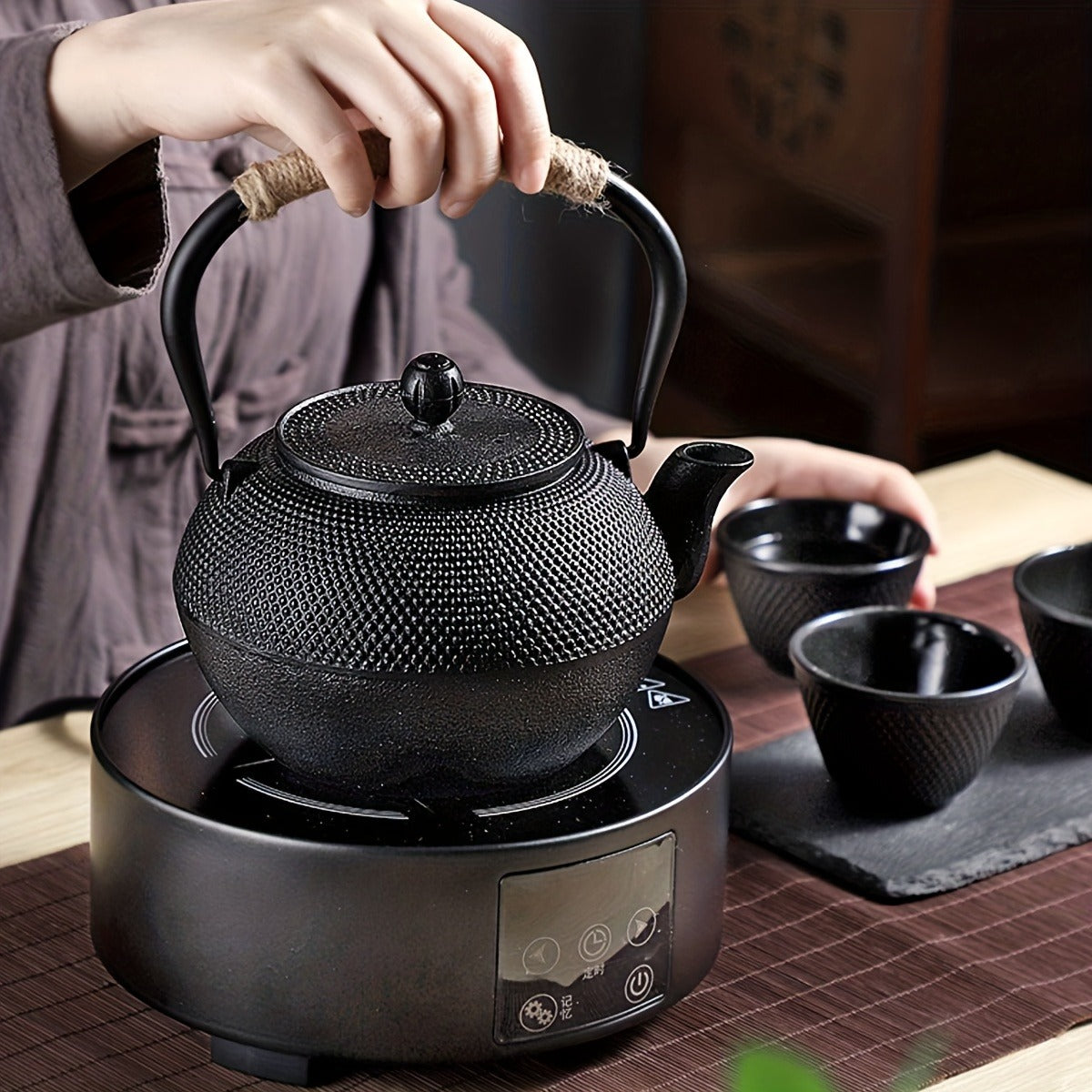 Cast Iron Teapot, Japanese Style, Tea Kettle with Removable Stainless Steel Infuser Internal Enamel Iron Teapots with classic style, Beautiful Pattern
