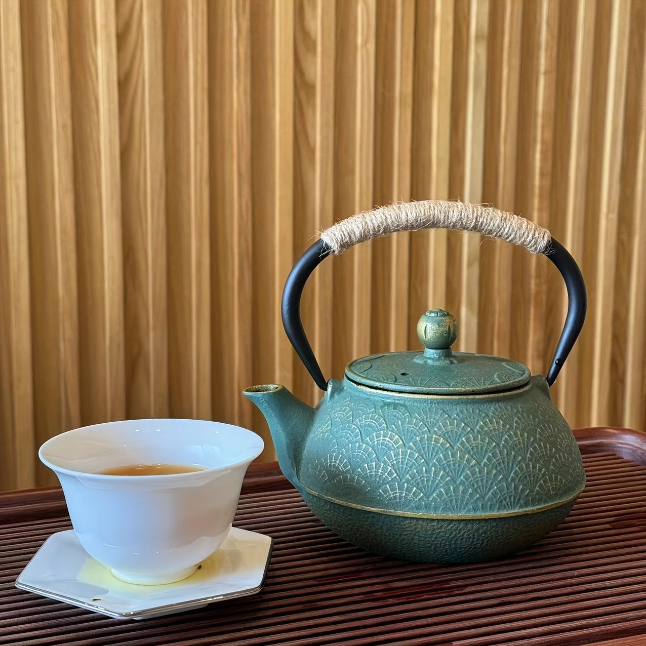 1pc, Vibrant Green & Golden Fan Pattern Cast Iron Enamel Teapot - Whimsical Tea Infuser Teapots with Removable Stainless Steel Filter, Perfect for Gift Giving, Birthday, Holiday, Tea Accessories and Enthusiasts