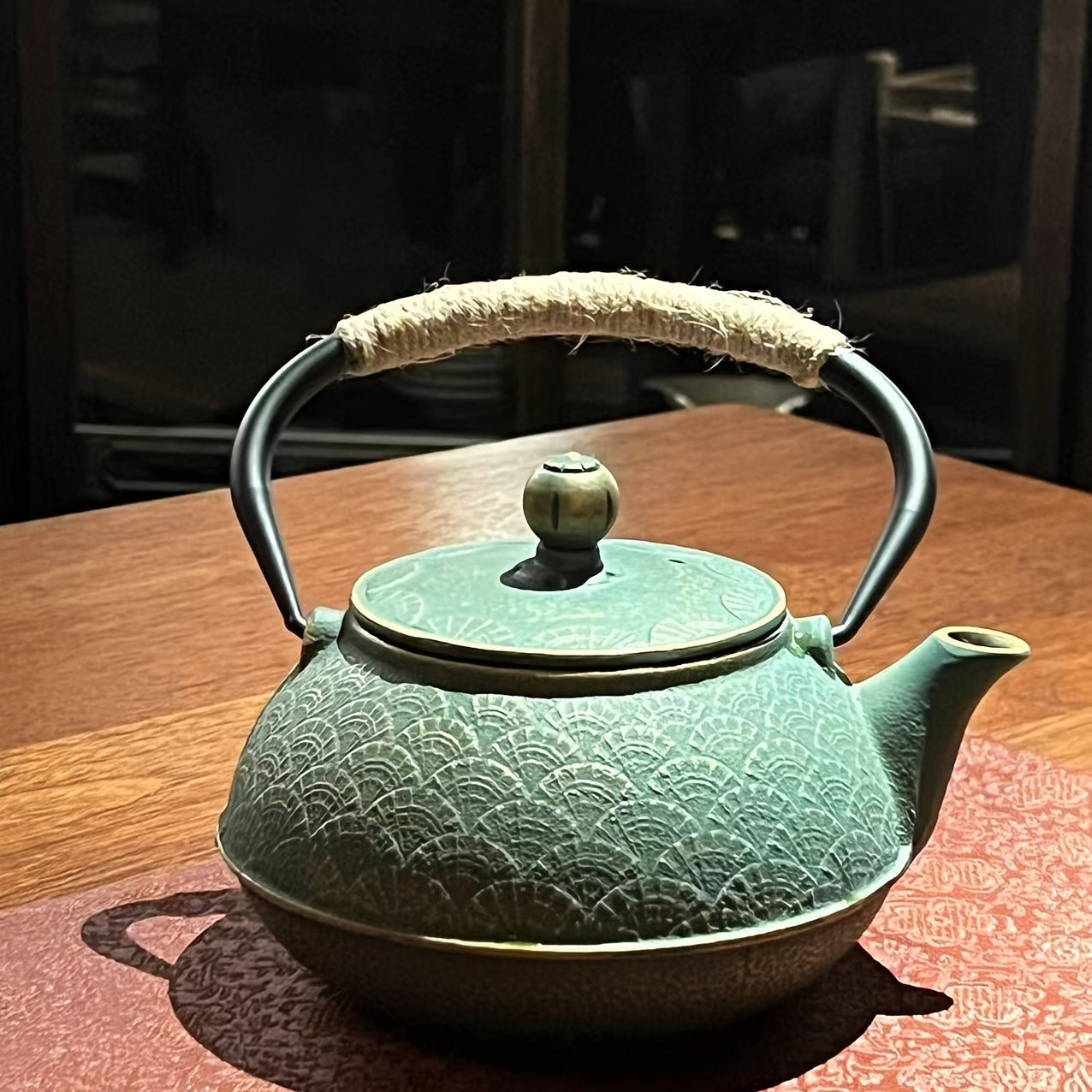 1pc, Vibrant Green & Golden Fan Pattern Cast Iron Enamel Teapot - Whimsical Tea Infuser Teapots with Removable Stainless Steel Filter, Perfect for Gift Giving, Birthday, Holiday, Tea Accessories and Enthusiasts